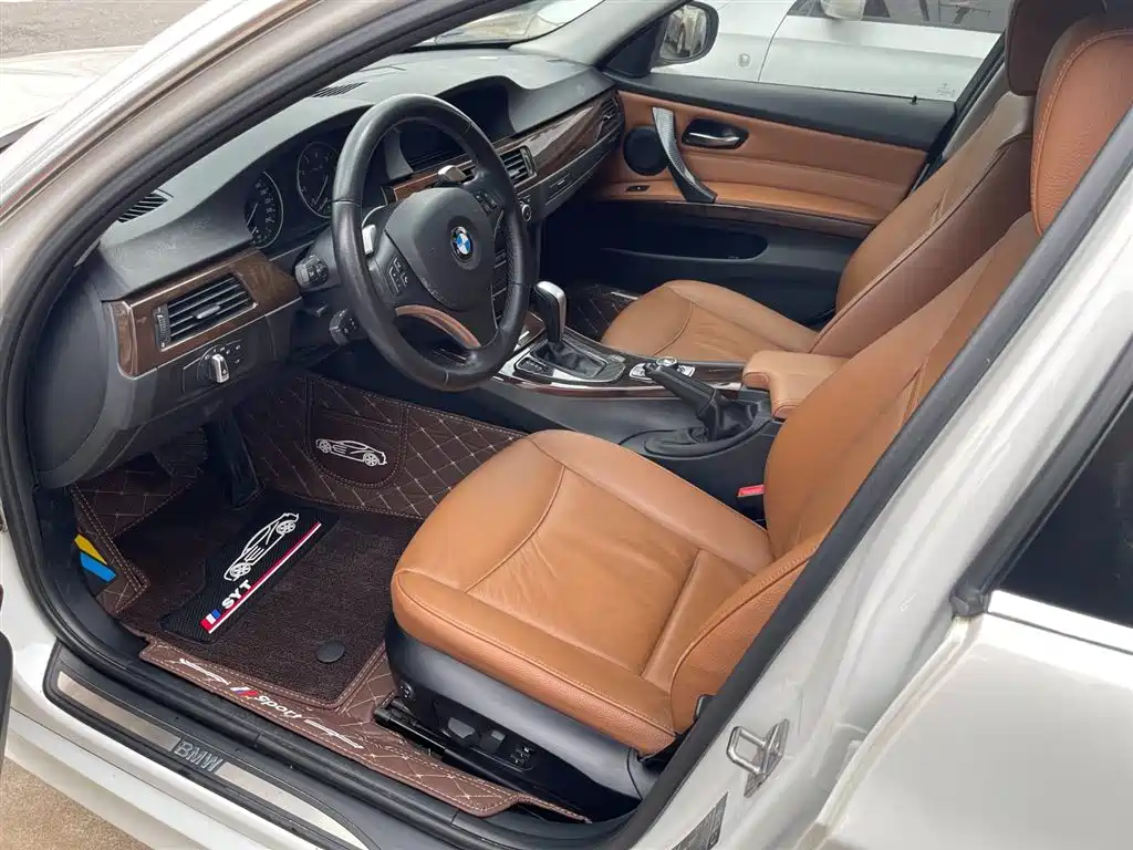 BMW 3 Series (Import) 2010 325i Luxury фото 4