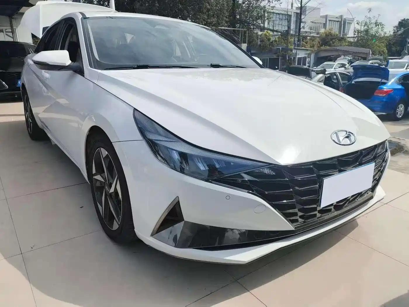 Hyundai Elantra 2022 1.5L CVT GLX Elite Edition фото 2