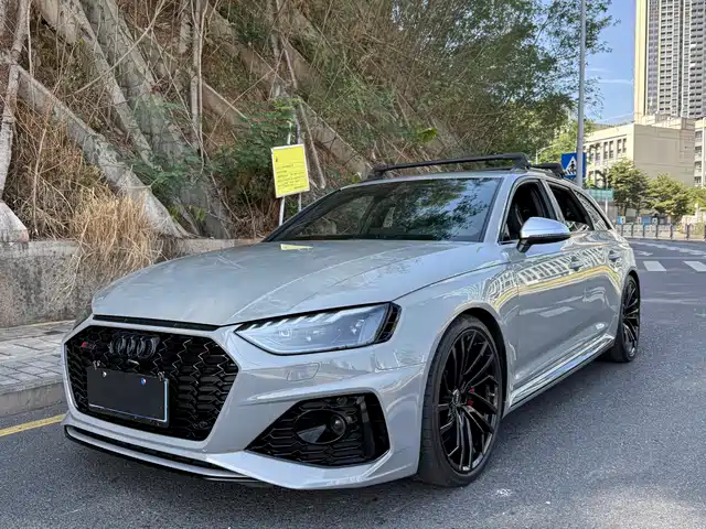 AUDI RS 4
