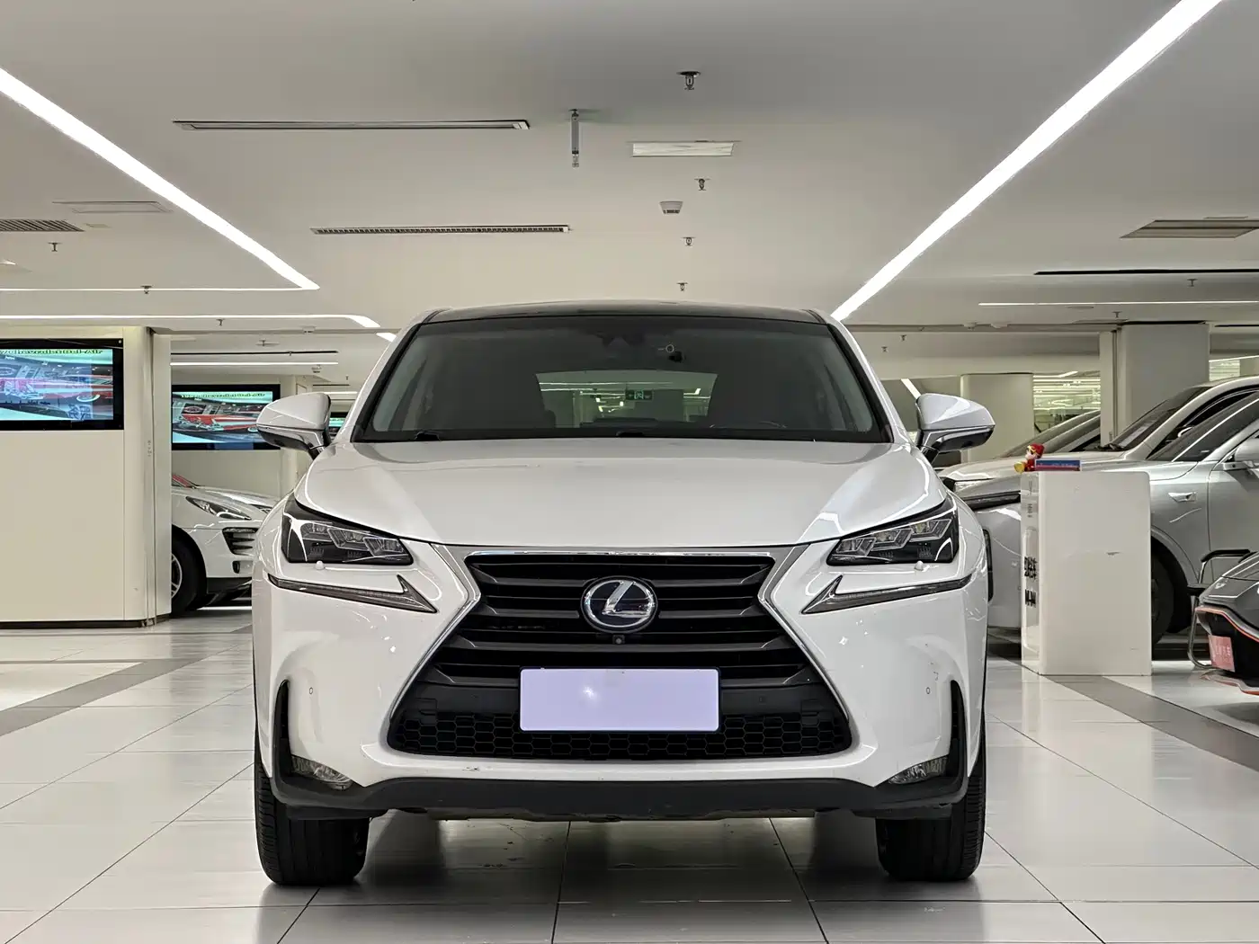 Фото 2 - Lexus NX