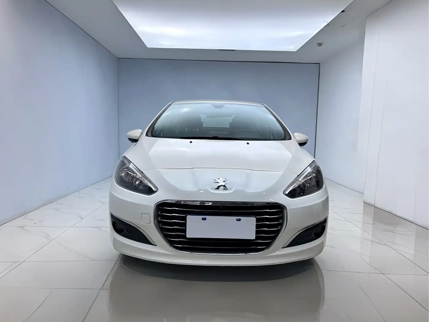 Peugeot 308 2014 Model Joy Edition Classic 1.6L Automatic Superior Style фото 2