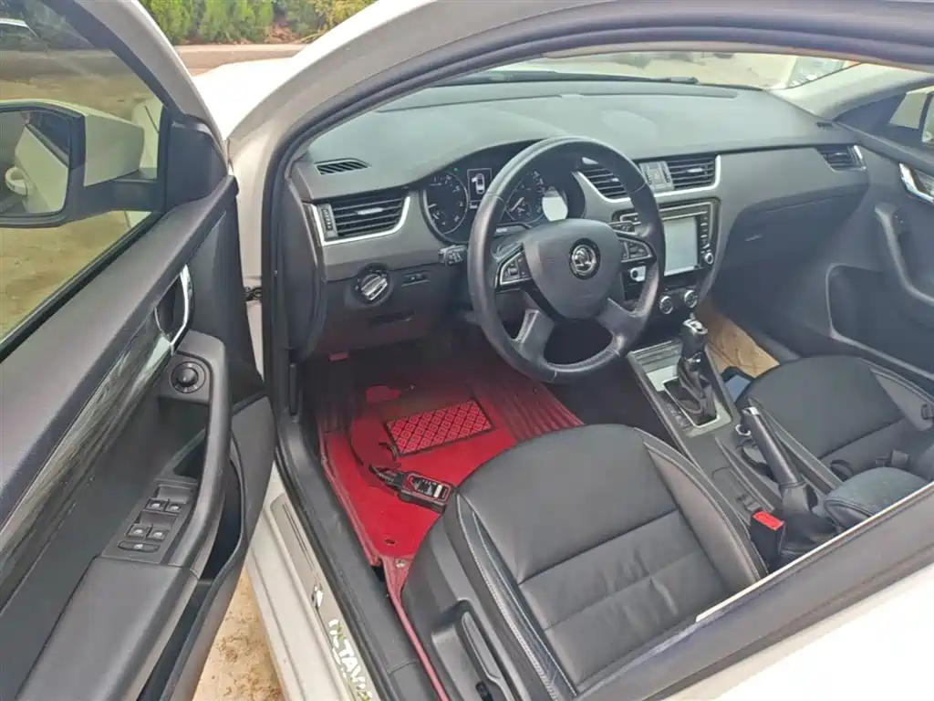 Škoda Octavia 2016 1.6L Automatic Smart Edition фото 16