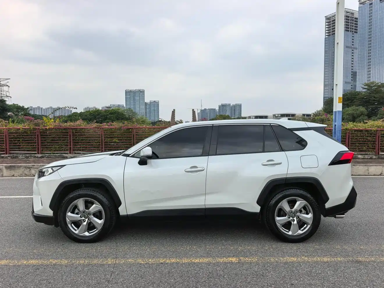 Photo 22 - Toyota RAV4