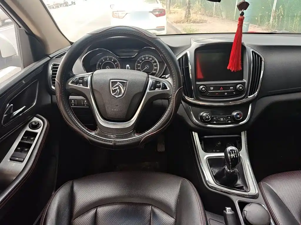 Baojun 560 2015 2015 1.8L Manual Luxury