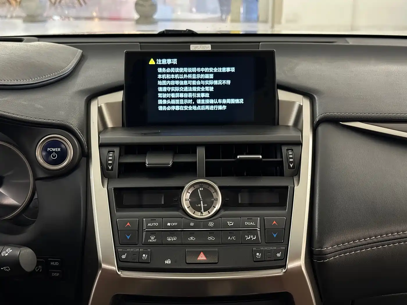 Фото 18 - Lexus NX