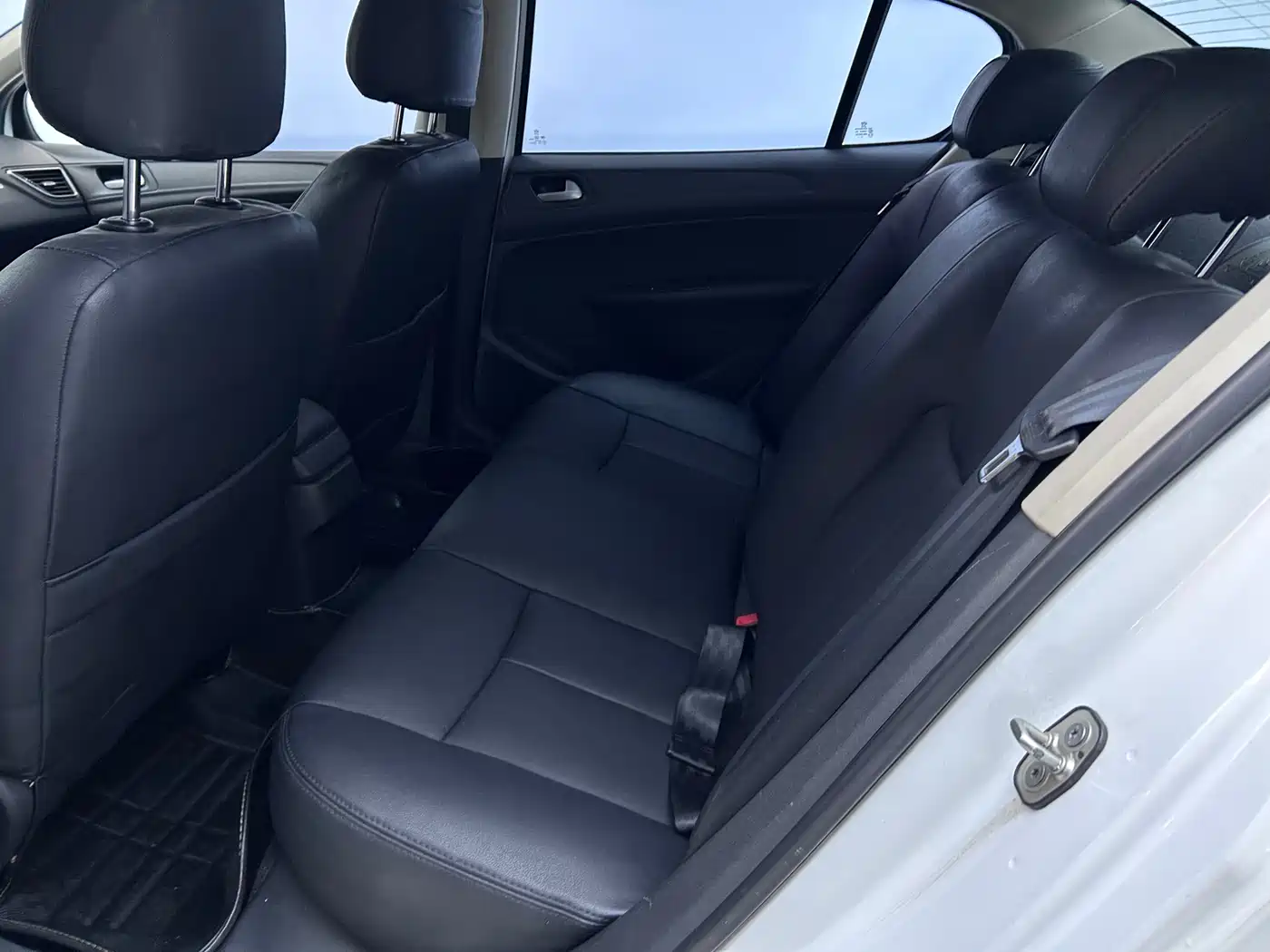 Peugeot 308 2014 Model Joy Edition Classic 1.6L Automatic Superior Style фото 9
