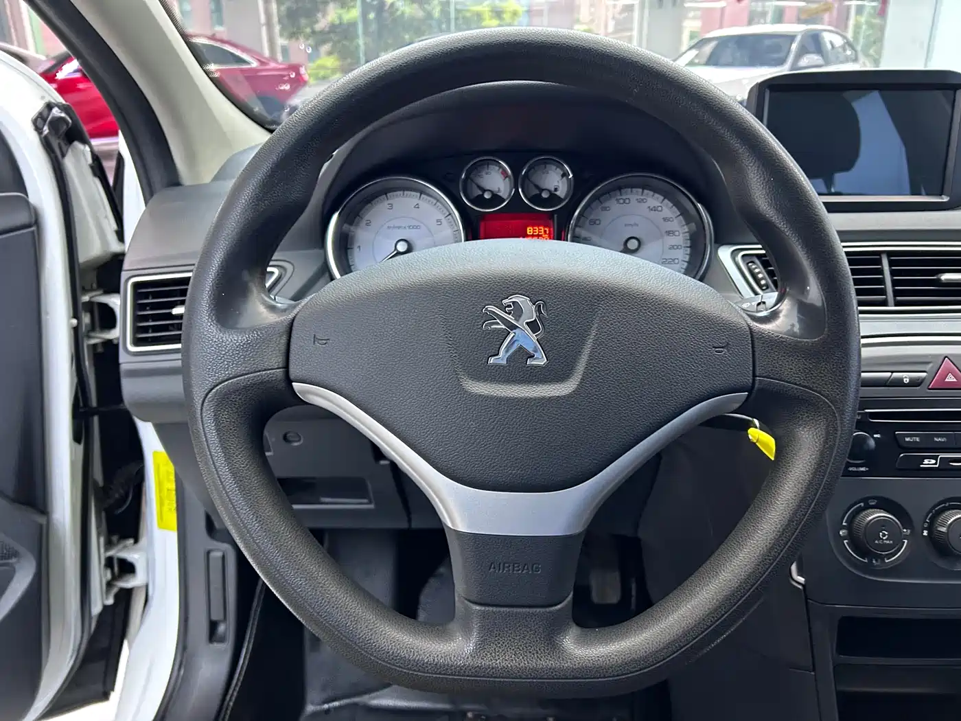 Peugeot 308 2014 Model Joy Edition Classic 1.6L Automatic Superior Style фото 16