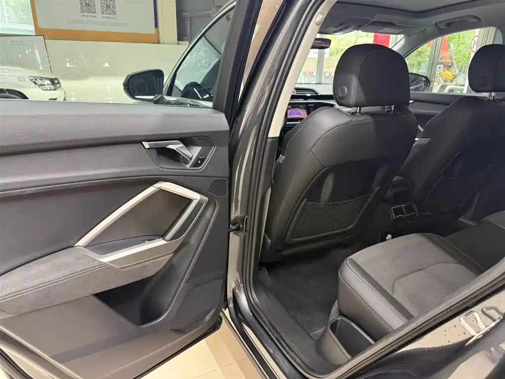 Audi Q3 2023 35 TFSI Fashion Dynamic Model (1.5T) фото 13