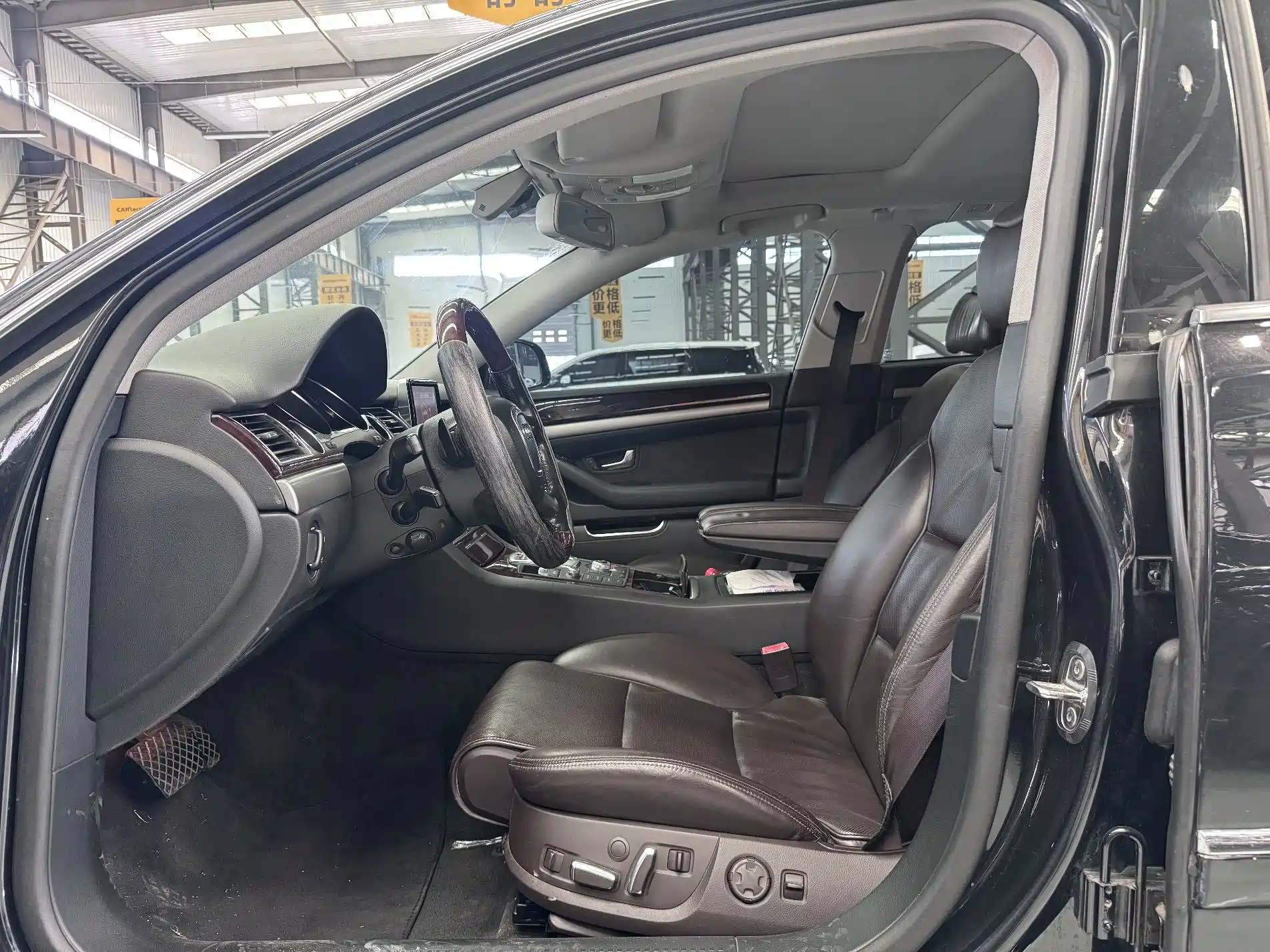 Фото 6 - Audi A8