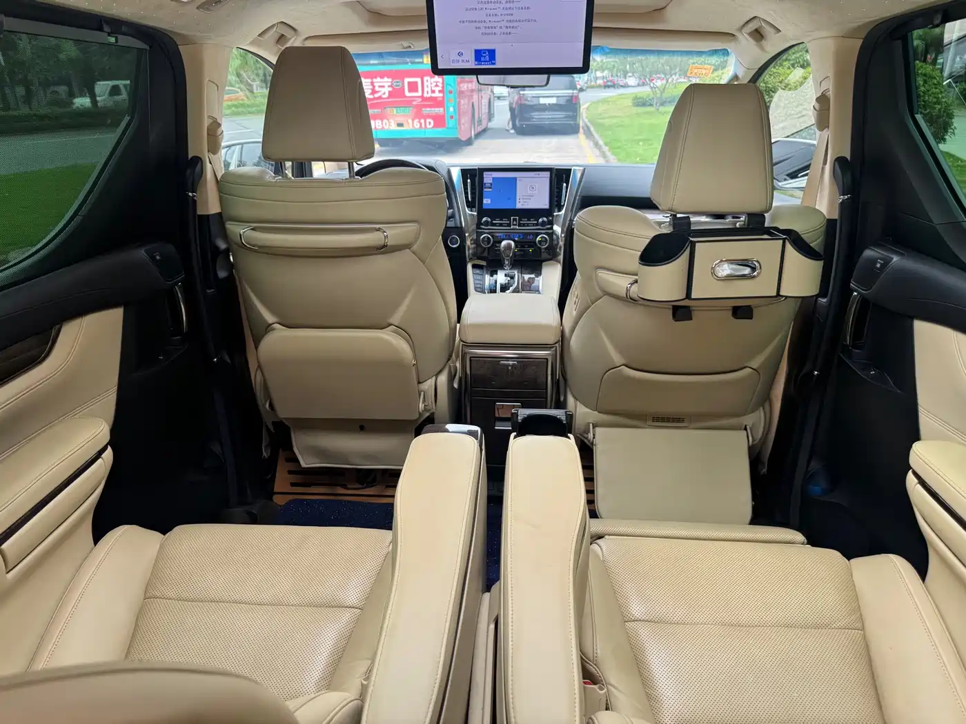 Toyota Alphard 2020 Hybrid 2.5L Gold Special Edition фото 11