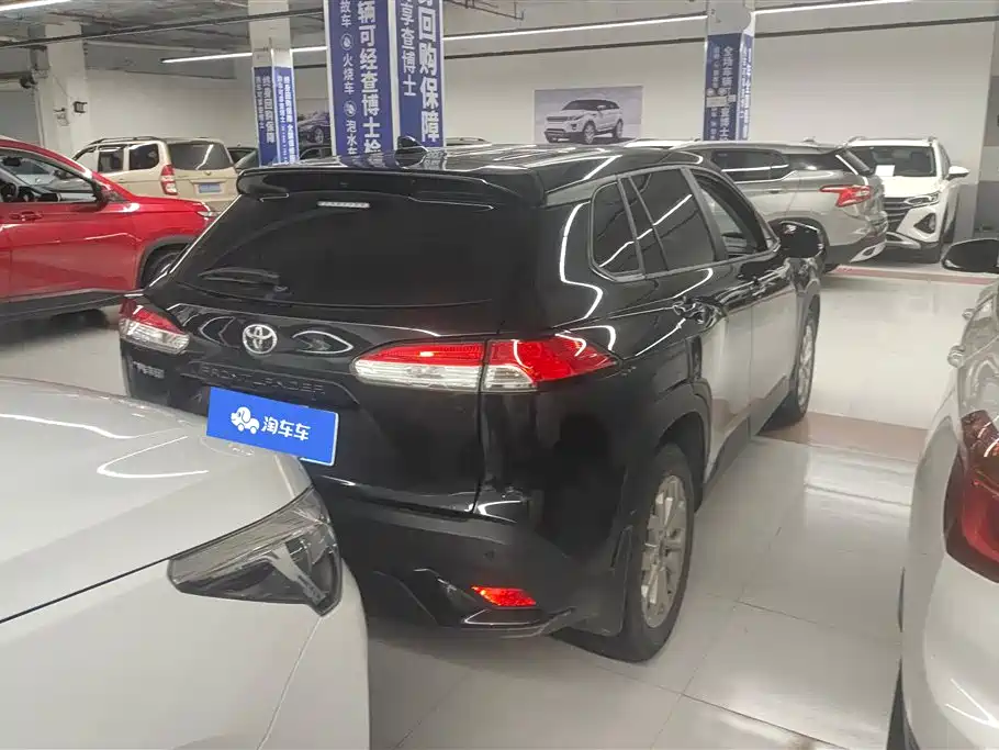 Toyota Frontlander 2023 2.0L CVT Elite Edition фото 3