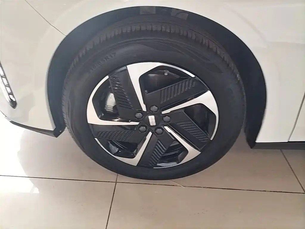 Geely Galaxy Galaxy L6 2024 125km PLUS Soaring Dragon Edition фото 23