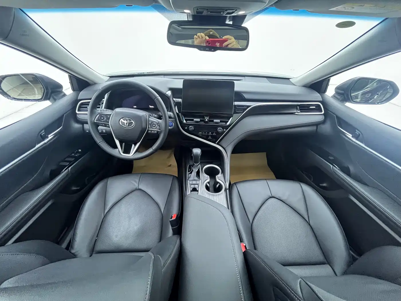 Toyota Camry 2023 Hybrid 2.5HG Luxury Edition фото 13