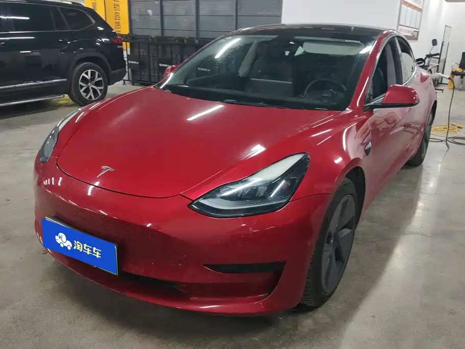 Фото 1 - Tesla Model 3