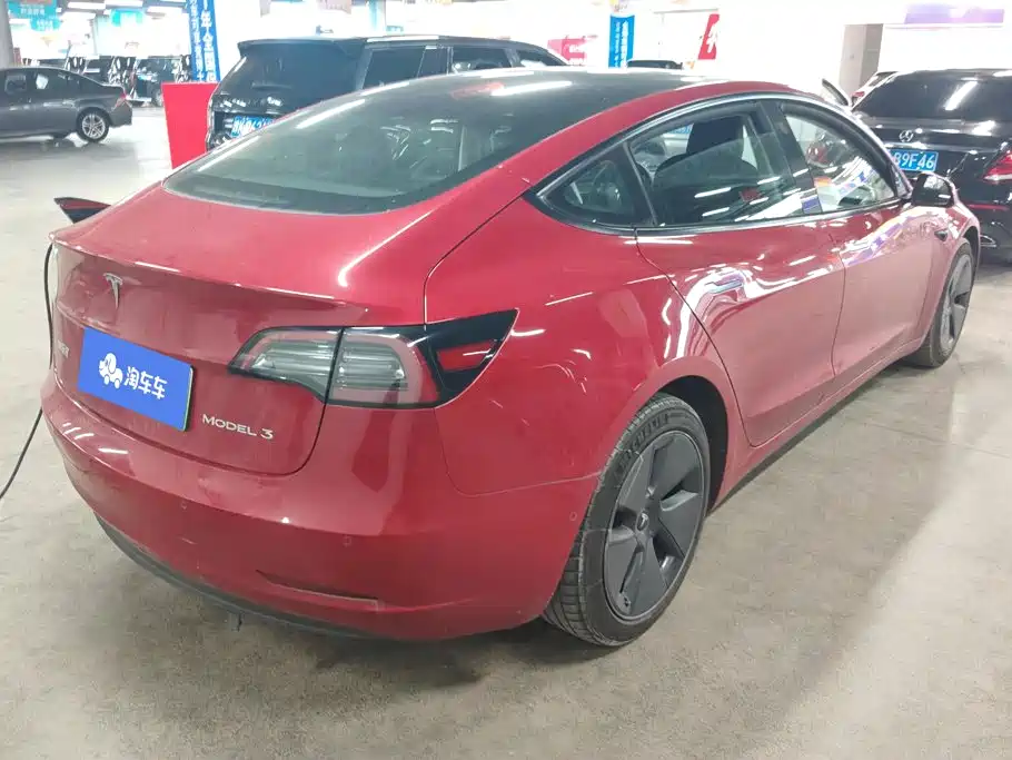 Фото 3 - Tesla Model 3