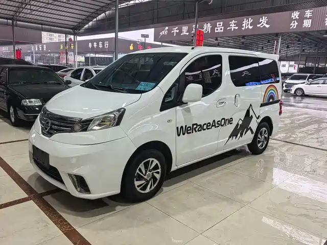 NISSAN NV200