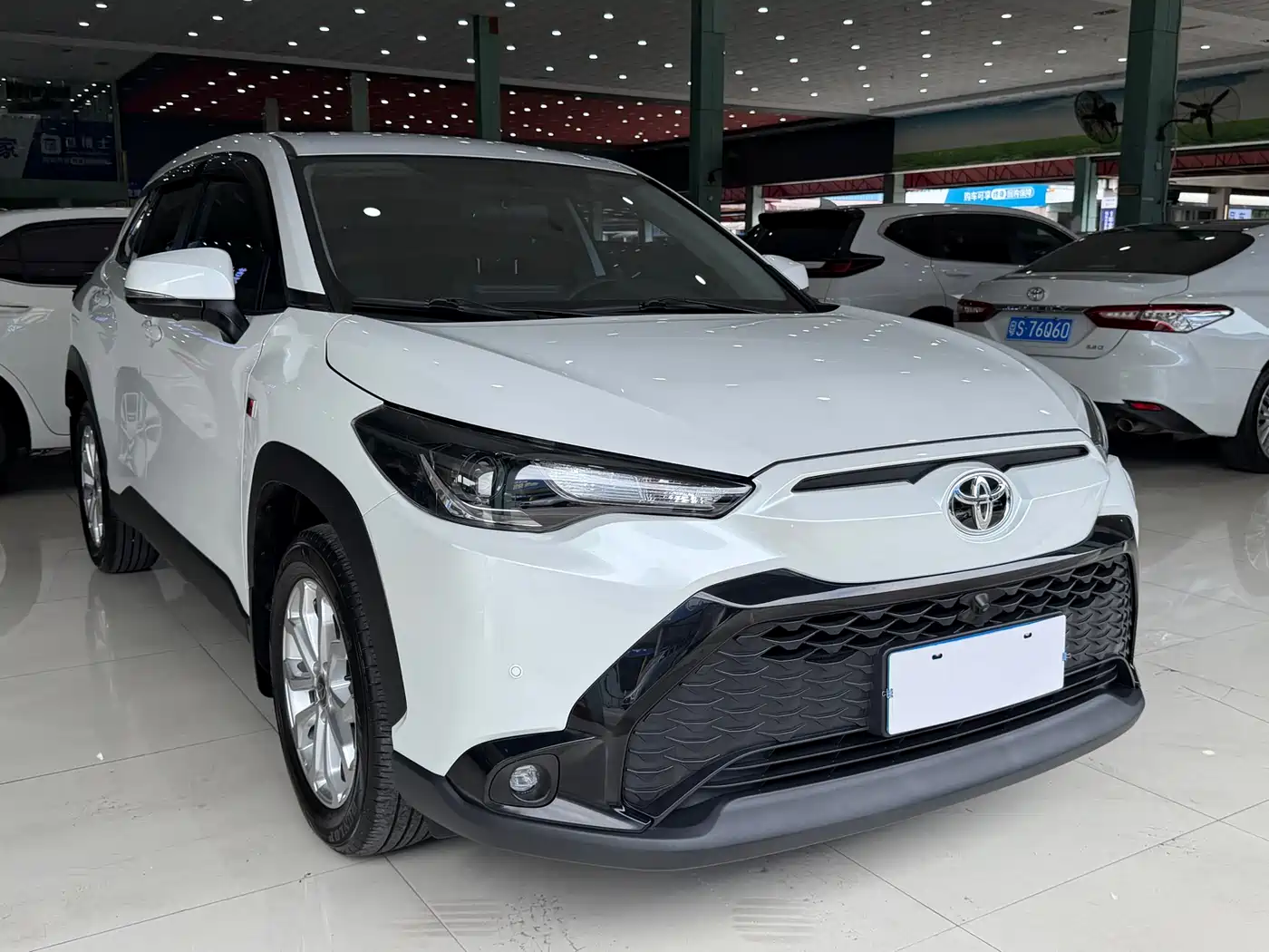Toyota Frontlander 2024 2.0L CVT Elite Plus Edition фото 3