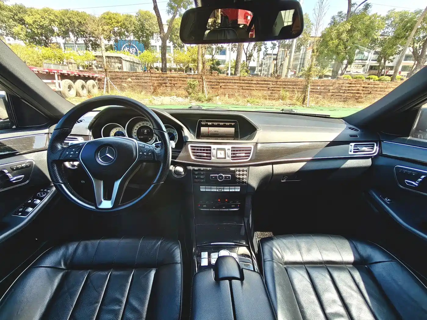 Mercedes-Benz E-Class 2015 E 320 L фото 8