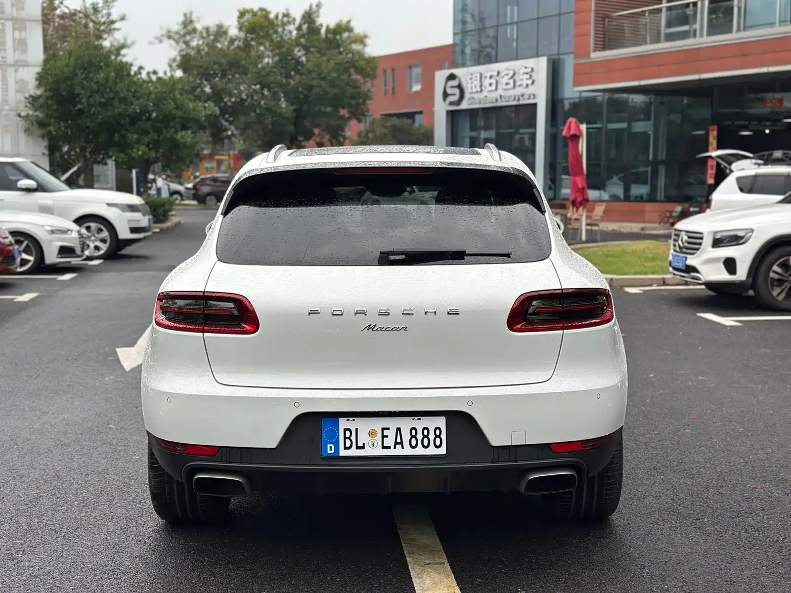 Photo 5 - Porsche Macan