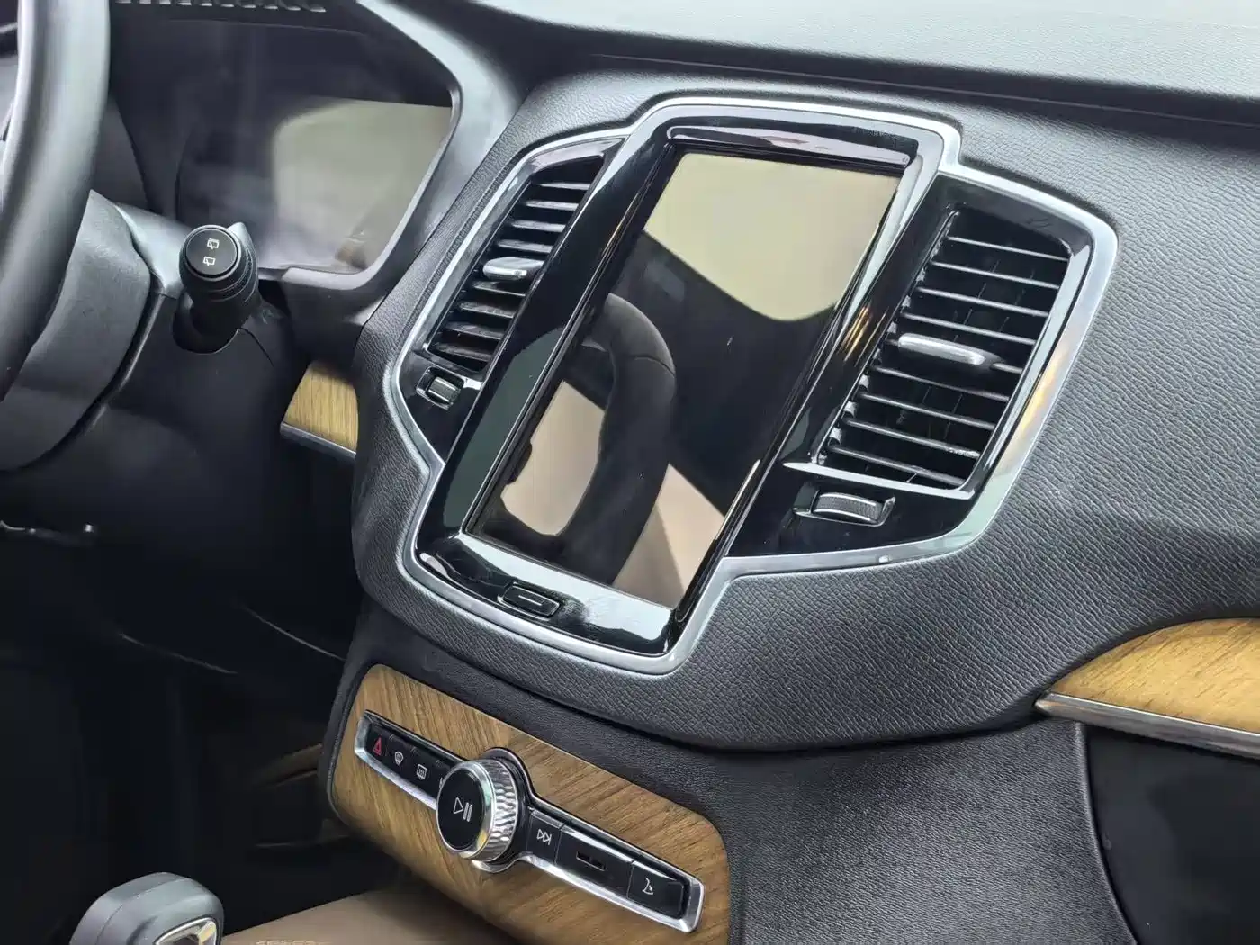 Фото 6 - Volvo XC90