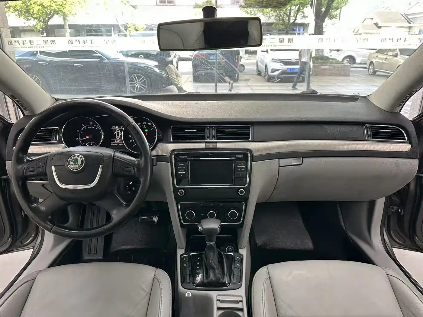 Škoda Superb 2012 1.8TSI Automatic Elegance Edition фото 5