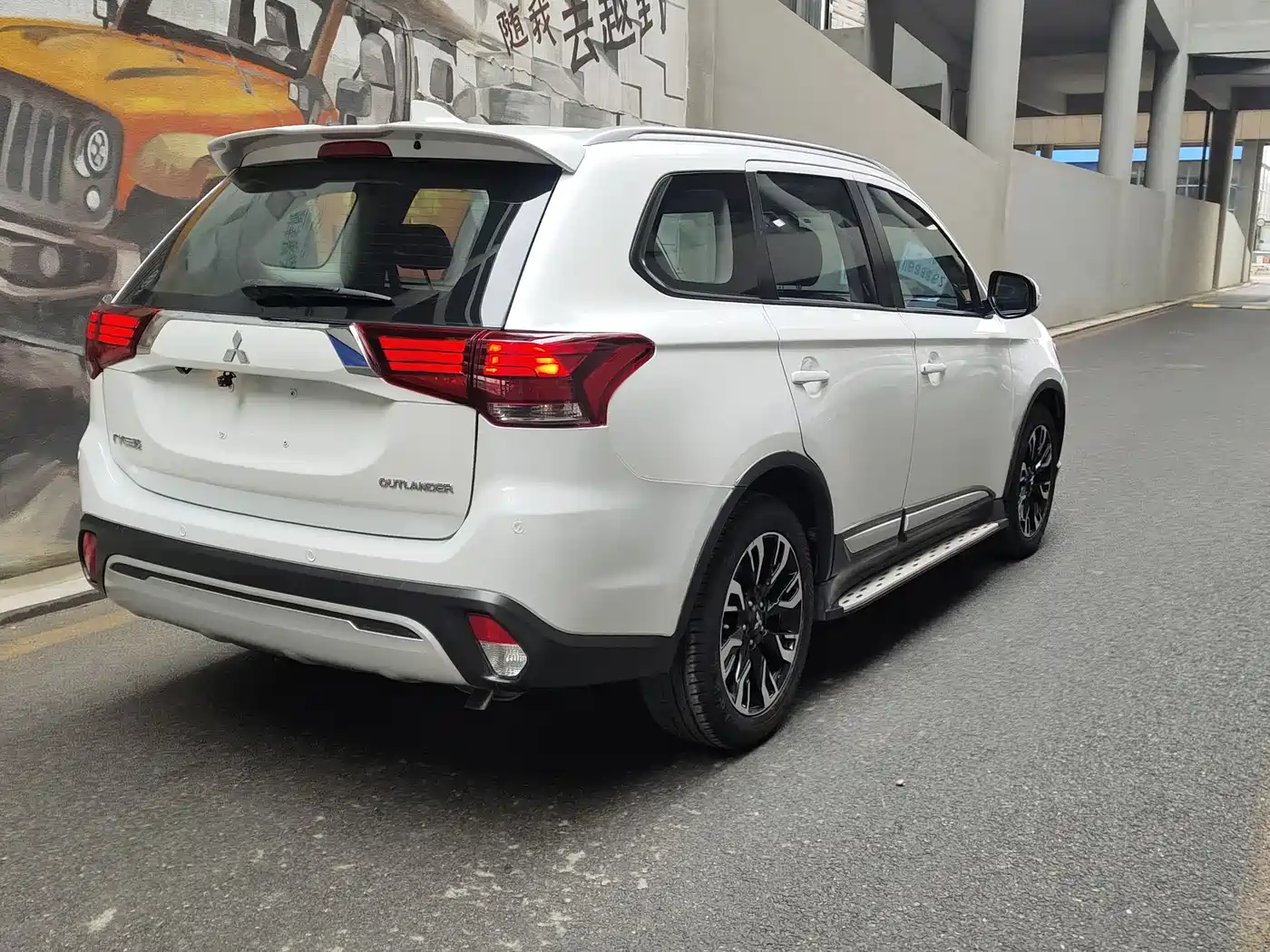 MITSUBISHI OUTLANDER