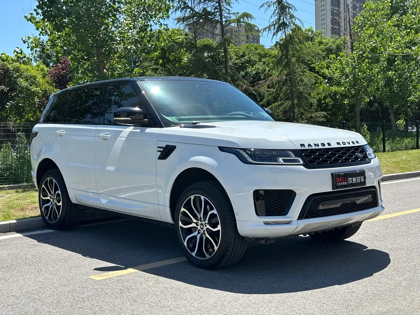 Land Rover Range Rover Sport 2021 3.0 L6 Gloss Black Edition фото 3