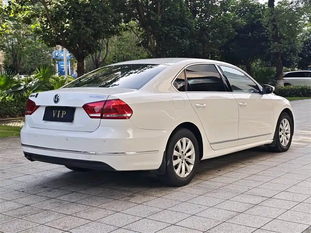 Volkswagen Passat 2011 1.8TSI DSG Honor Edition фото 14