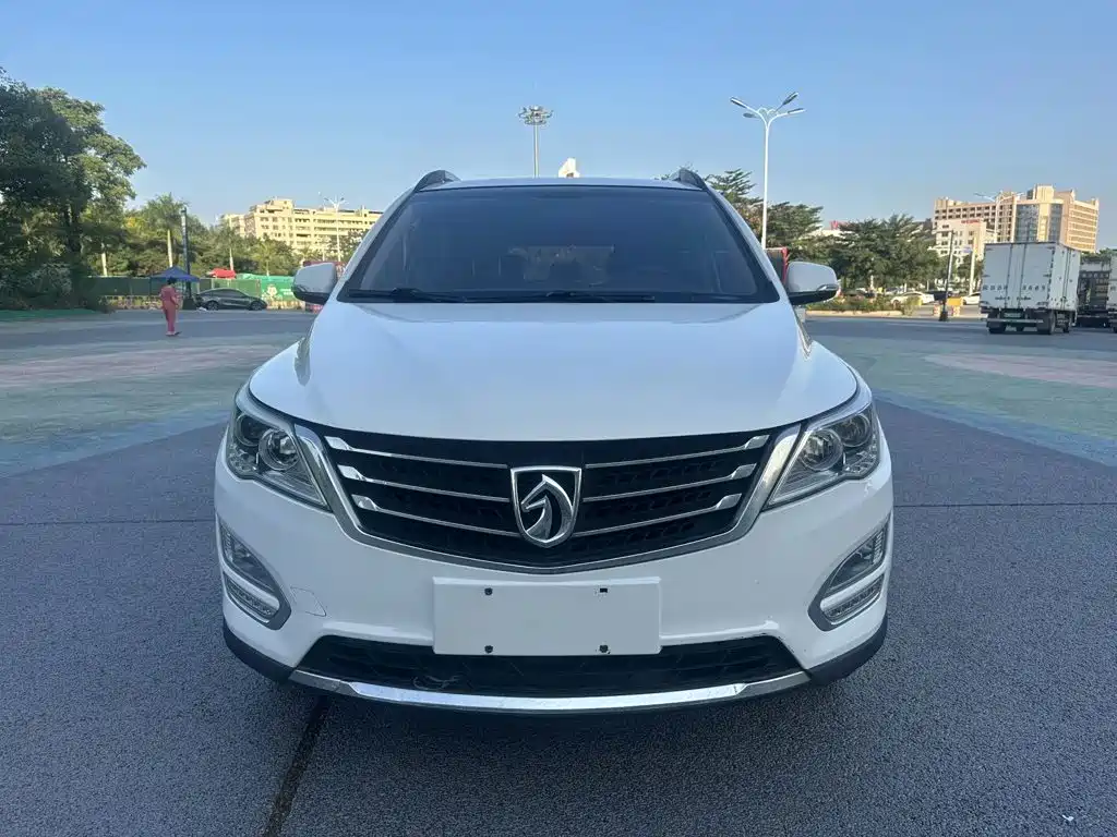 Photo 2 - Baojun 560