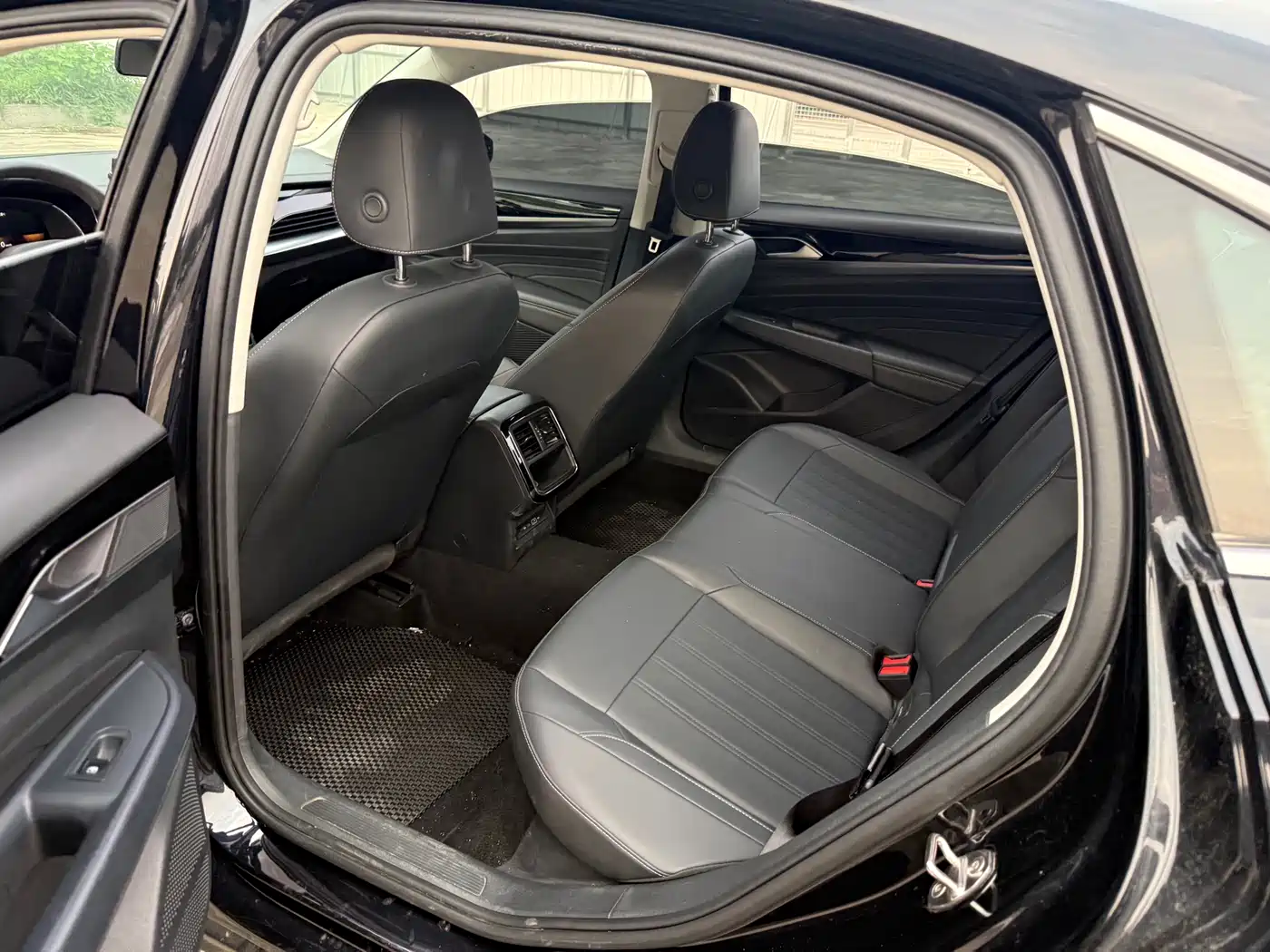 Volkswagen Passat 2024 280TSI Business Edition фото 8