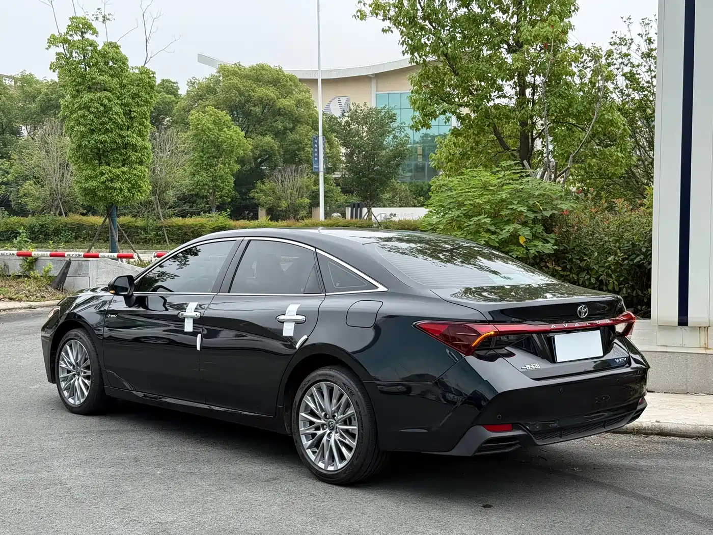 Toyota Avalon 2024 Model Hybrid 2.0L Prestige Edition фото 12