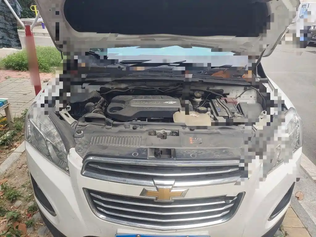 Photo 11 - Chevrolet Trax