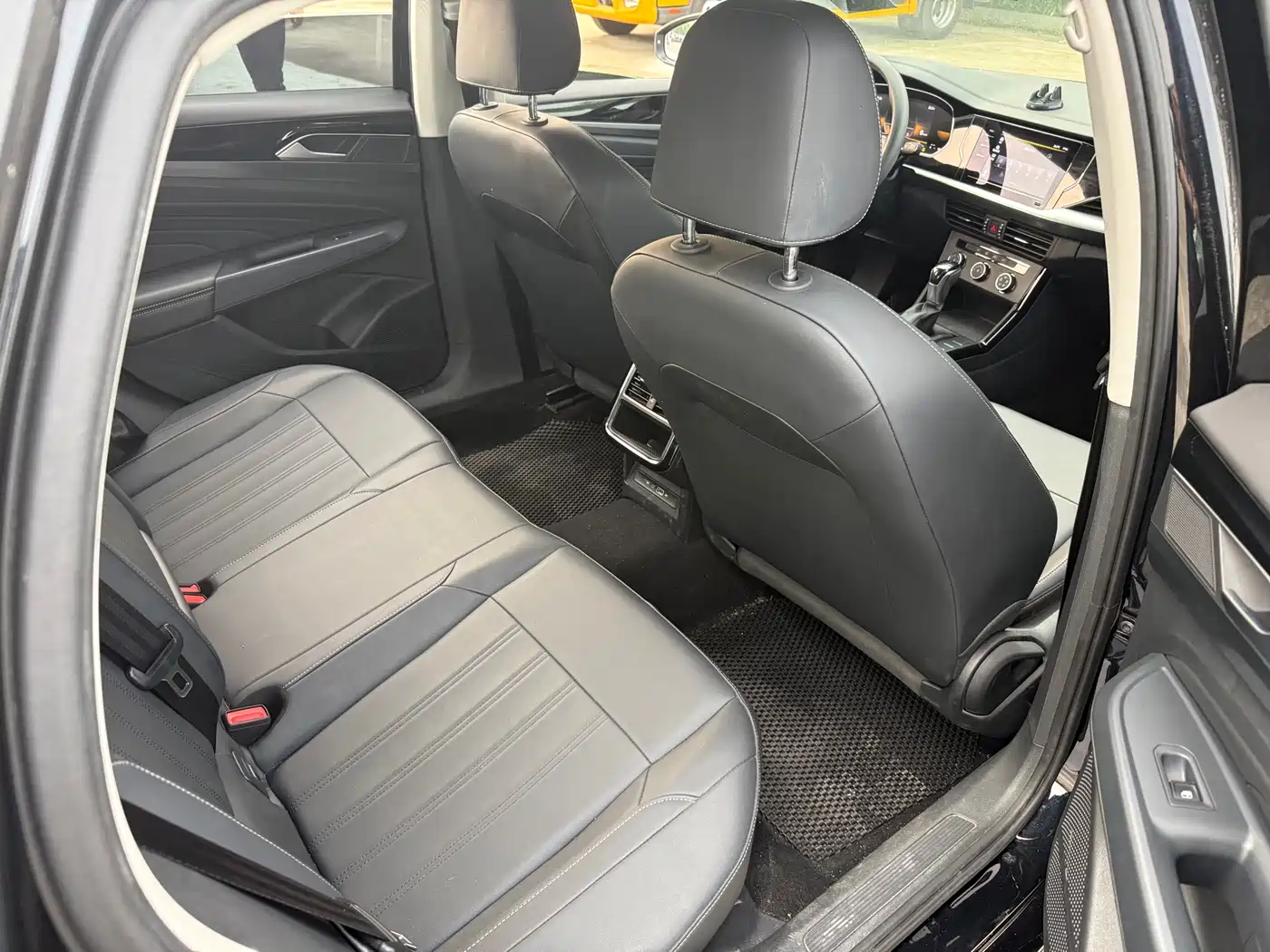 Volkswagen Passat 2024 280TSI Business Edition фото 9