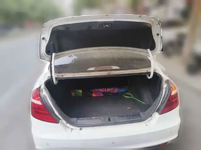 Geely Emgrand 2017 Sedan Million Edition 1.5L Manual Luxury — фото 5