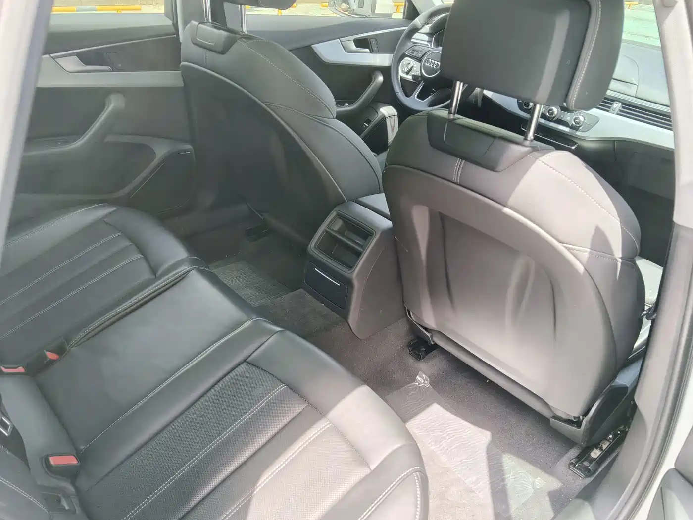 Фото 8 - Audi A4L