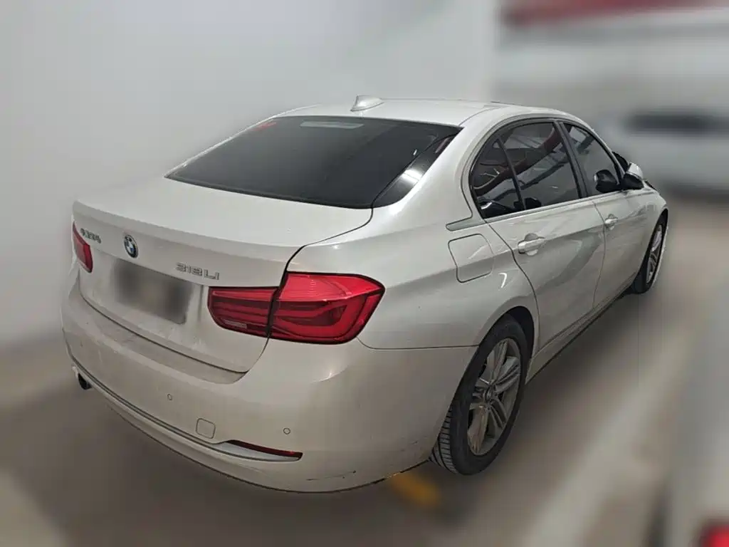 Фото 10 - BMW 3 Series