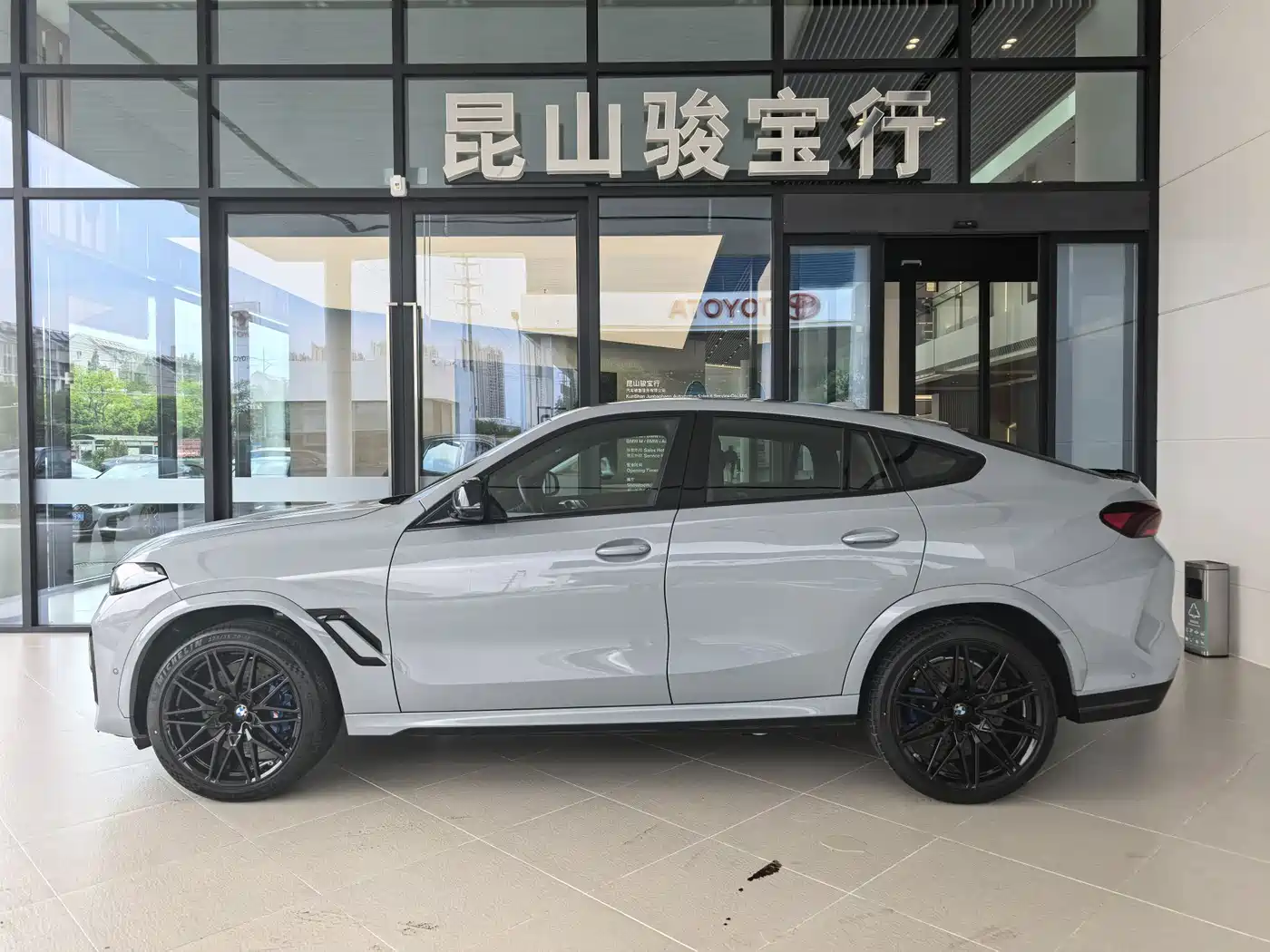 2025 BMW X6 M