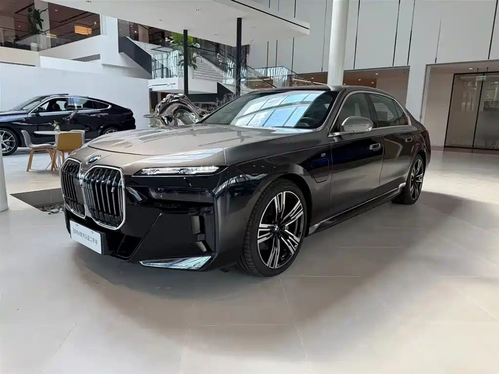 BMW I7