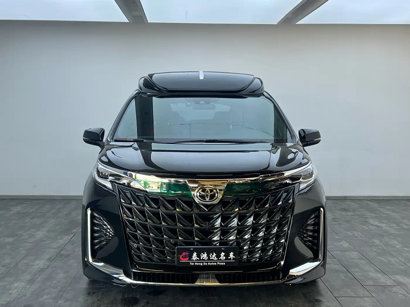Toyota Sienna 2024 2.5L Hybrid Ultimate Premium Edition фото 3
