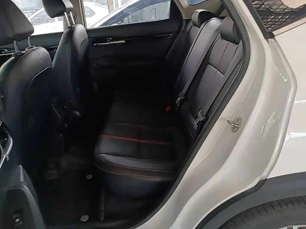 Photo 17 - Kia KX3