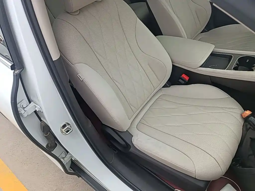 Roewe D7 2024 2023 DMH 125km Excellence Edition
