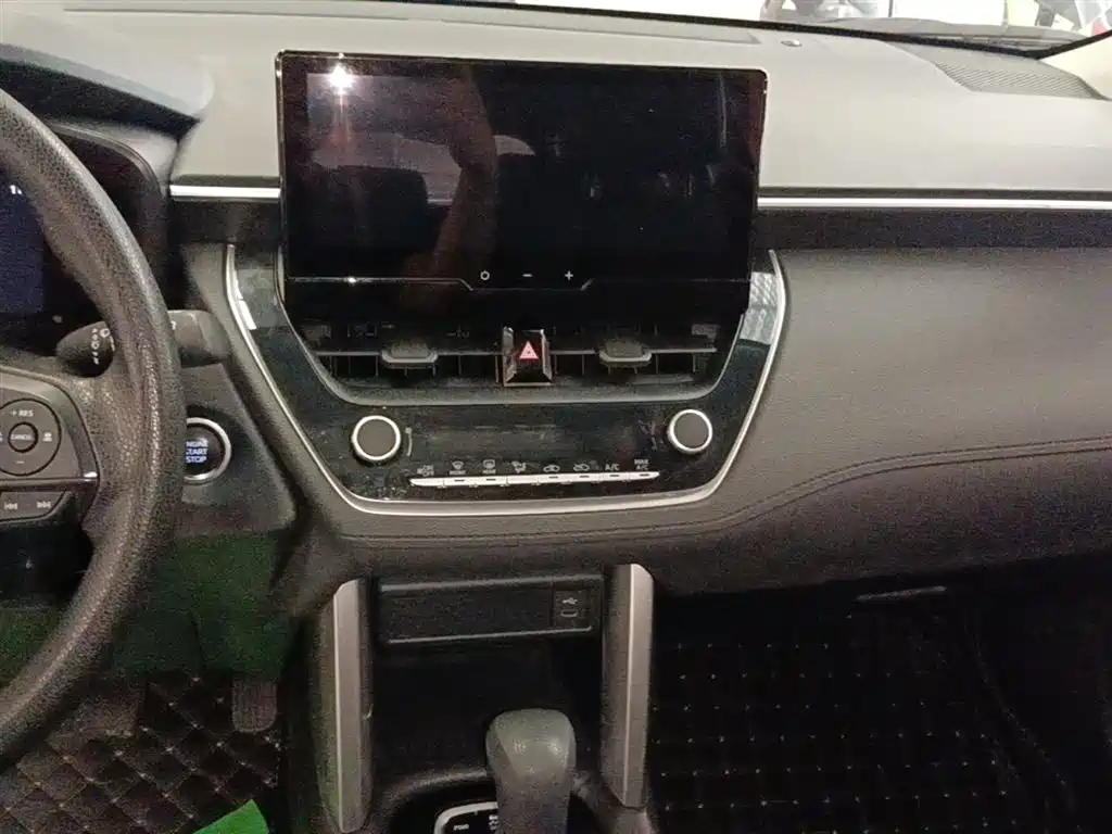 Toyota Frontlander 2023 2.0L CVT Leading Edition фото 13