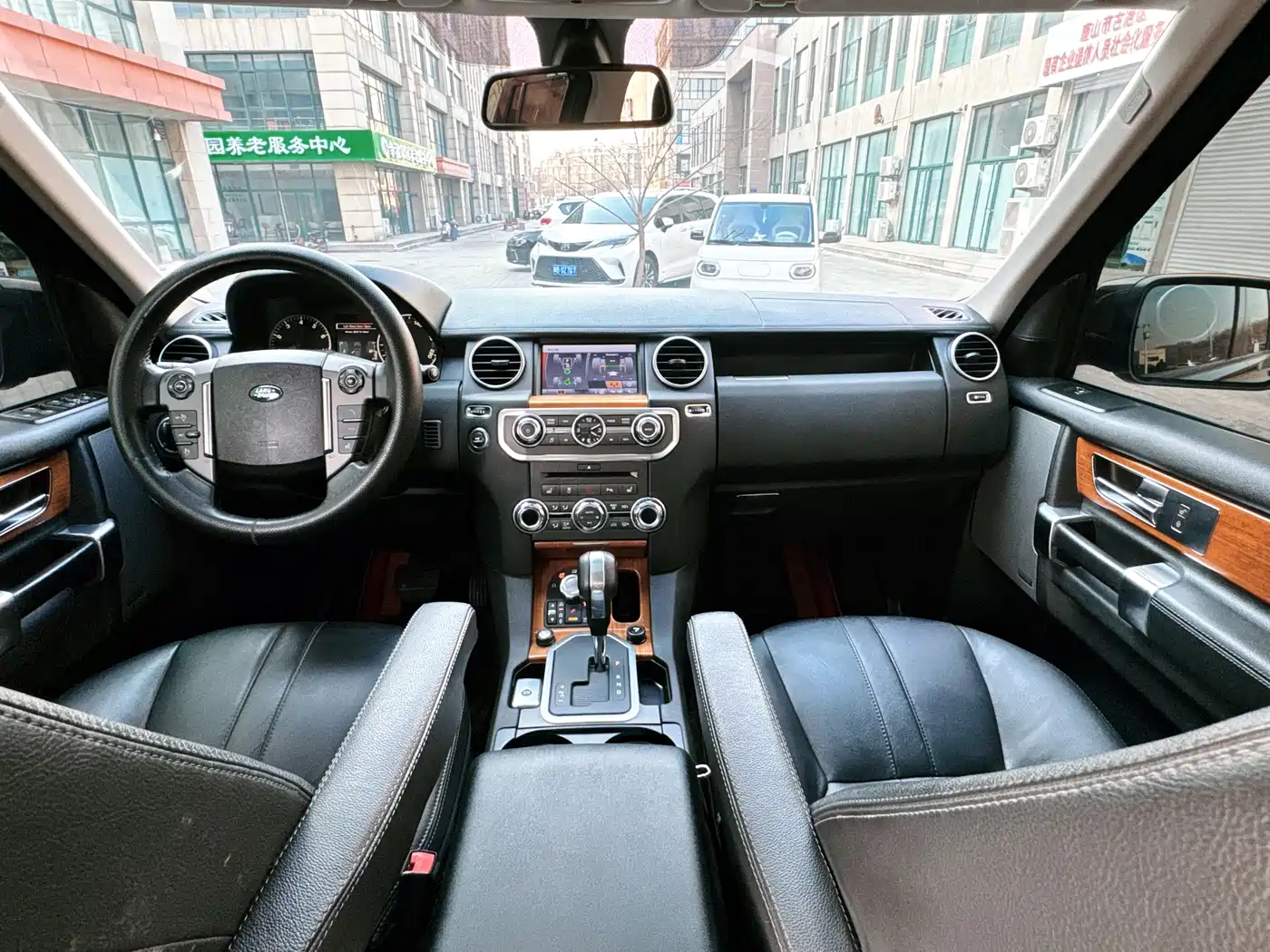 Land Rover Discovery 2011 4.0 V6 HSE фото 13