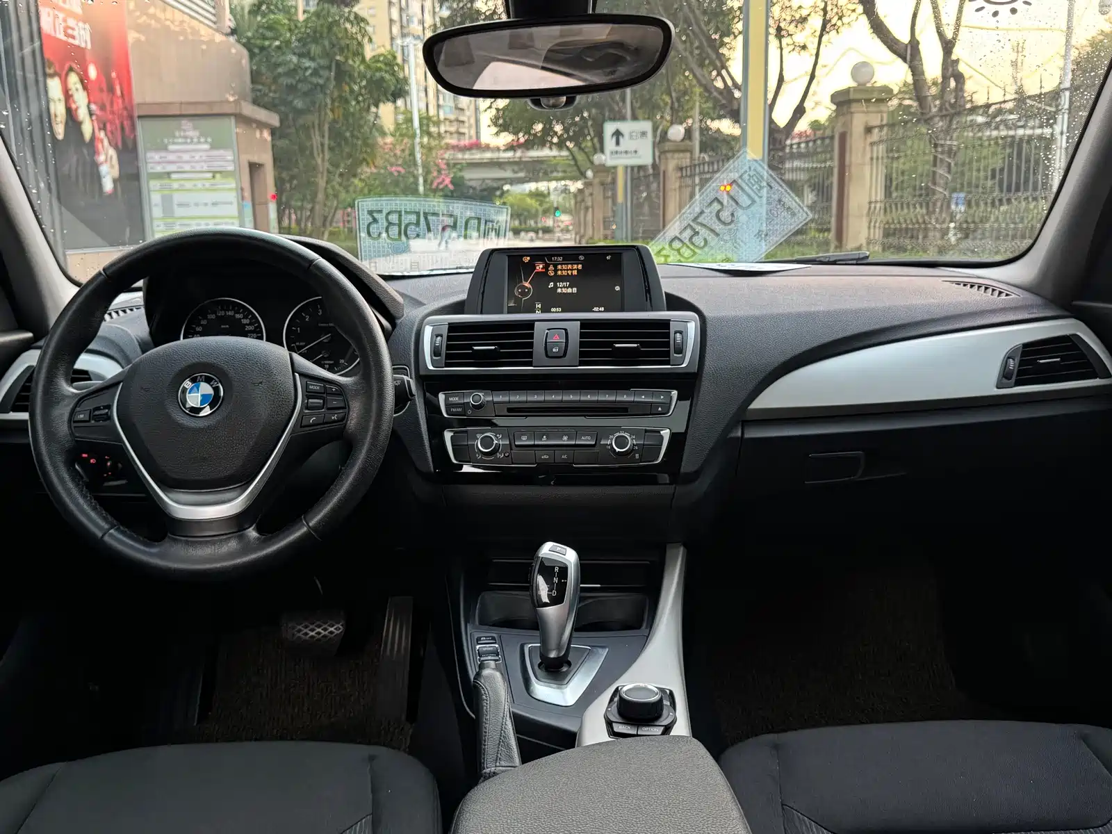 Photo 8 - BMW 1 Series (Import)