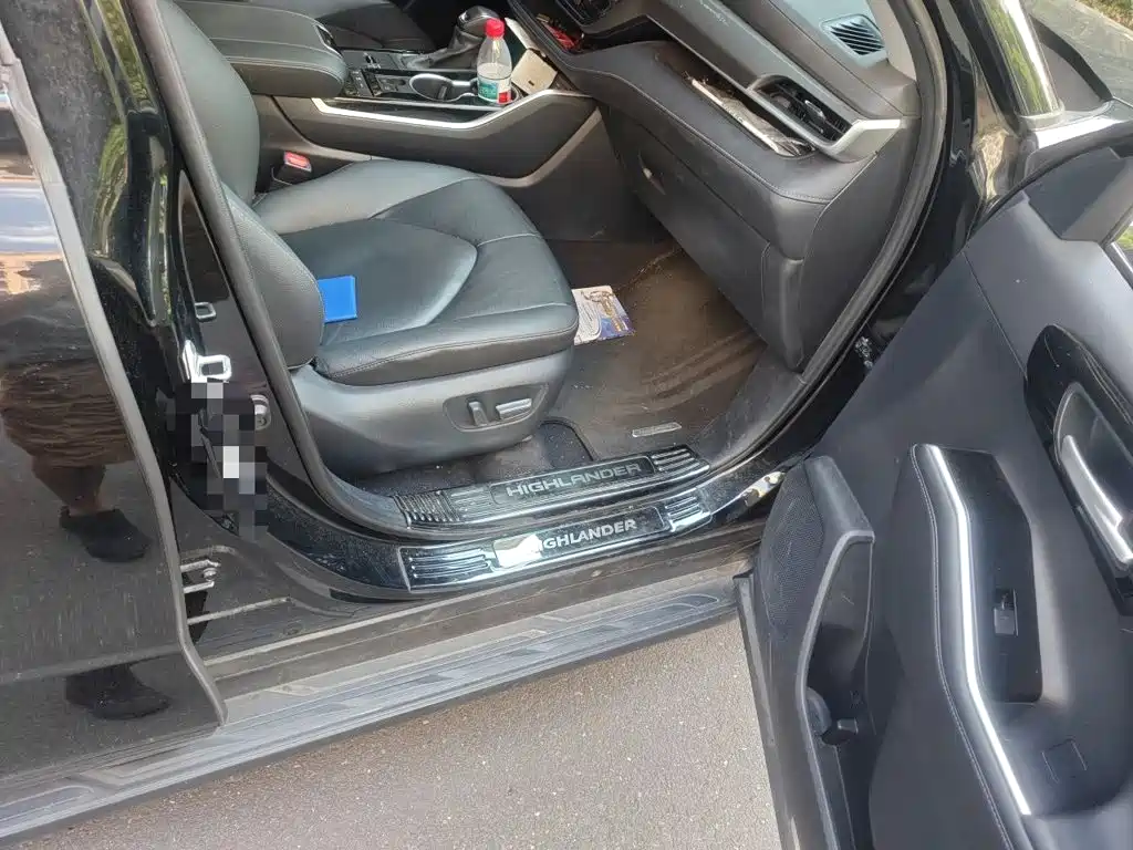 Photo 18 - Toyota Highlander