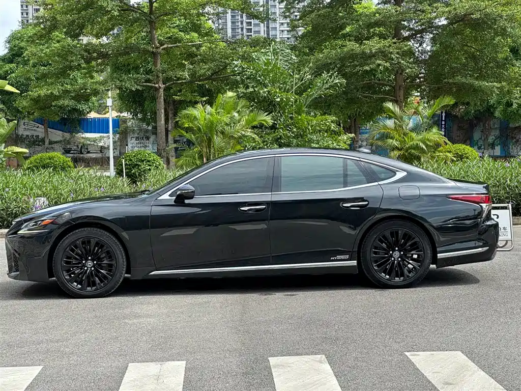 Lexus LS 2018 500h Executive Edition China V фото 8
