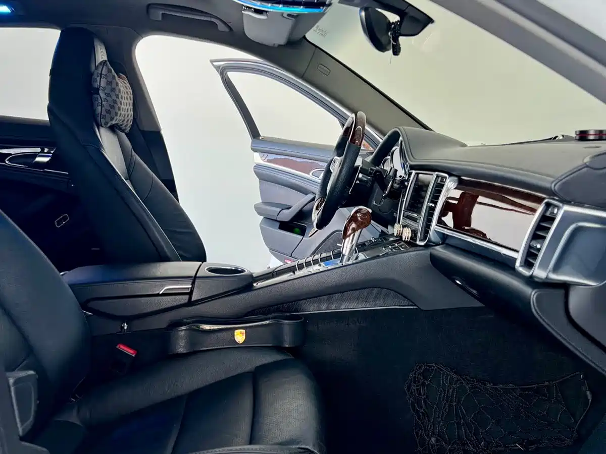 Фото 8 - Porsche Panamera