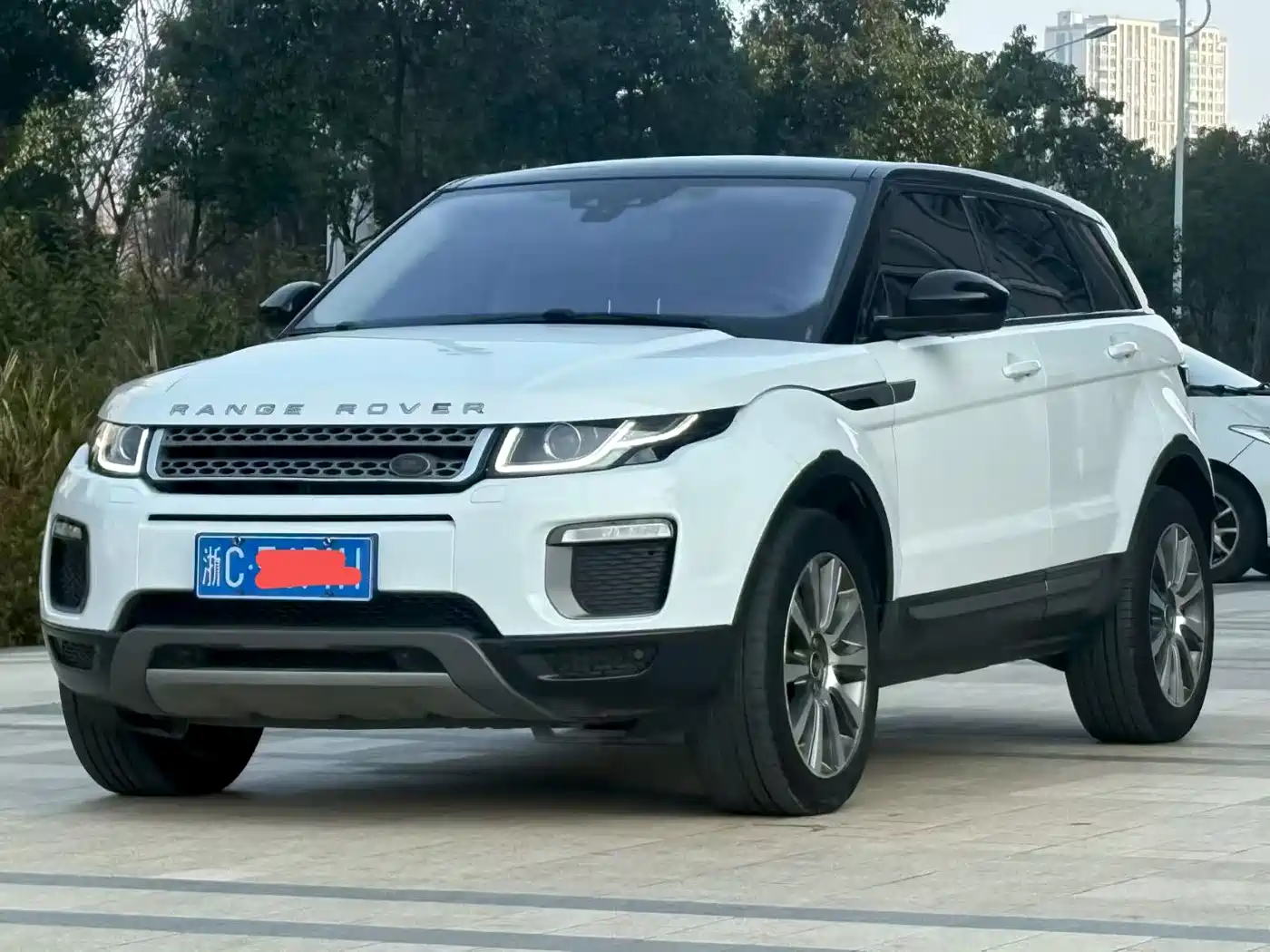 Land Rover Range Rover Evoque 2017 2.0T SE Smart Shine Edition фото 3