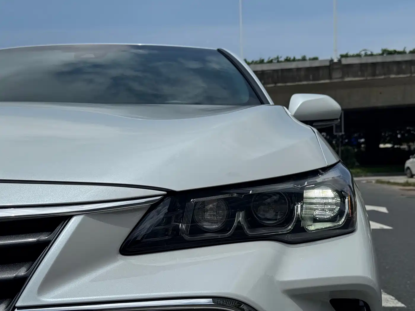 Toyota Avalon 2019 Hybrid 2.5L Luxury Edition China V фото 4