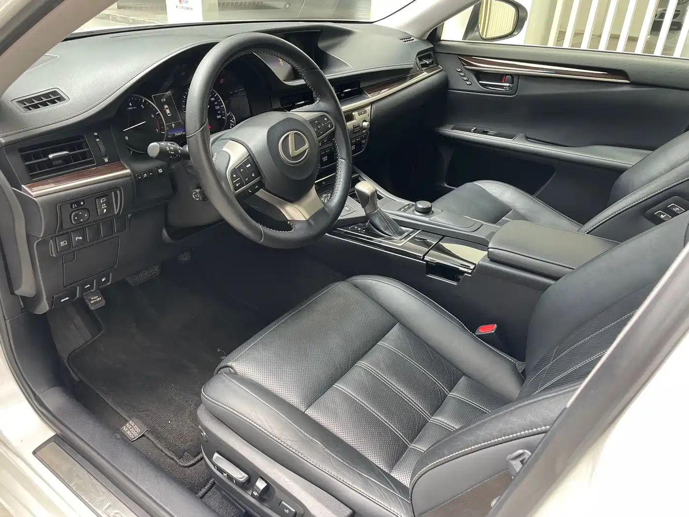Lexus ES 2015 250 Luxury Edition фото 7